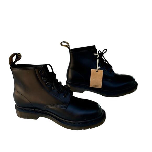 NWT Dr. Marten 1460 Smooth Leather Lace Up Boots Women Size 9 Men Sz 8 - Picture 2 of 9